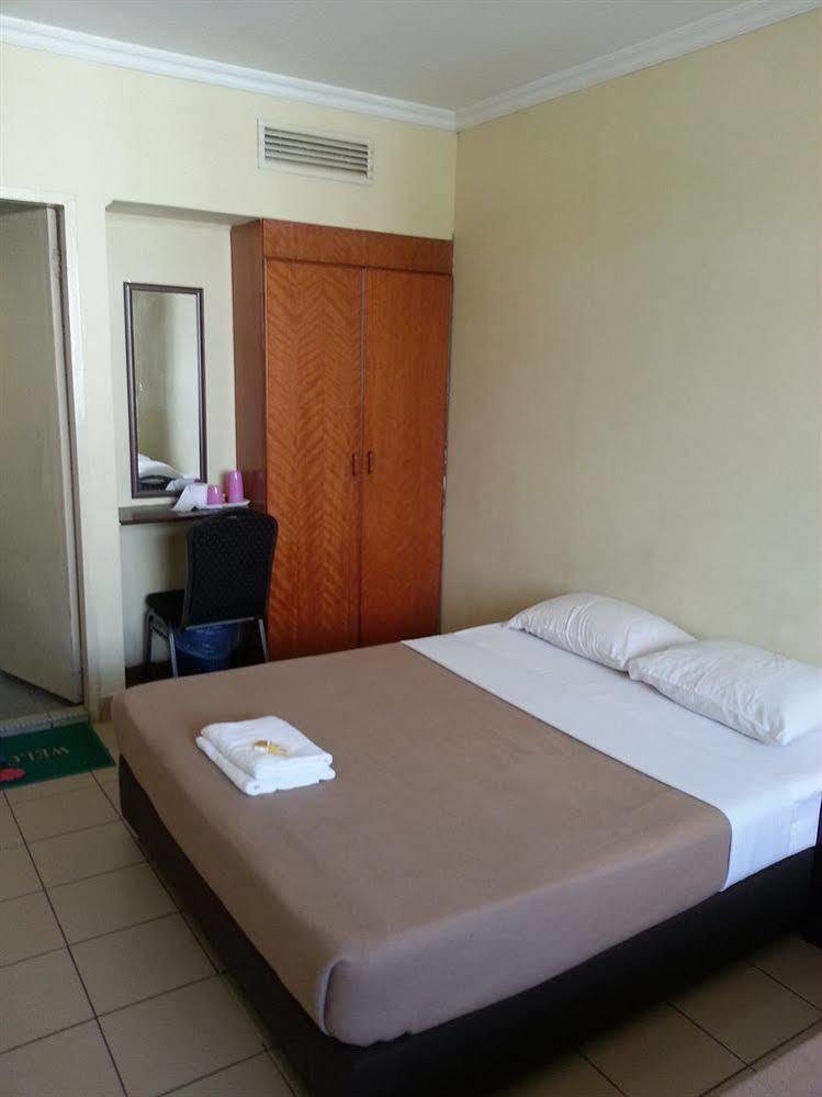 Hotel Iskandar Kota Kinabalu Exterior foto